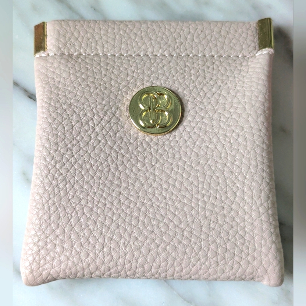 Bandolino Sandstone Pebbled Leather Pinch Magnetic Coin Purse with Gold Hdware